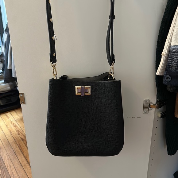 Lulus Bags Lulus Black And Gold Crossbody Tote Bag Poshmark